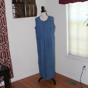Stonybrook, Vintage sheath  sleeveless light weight jean dress......